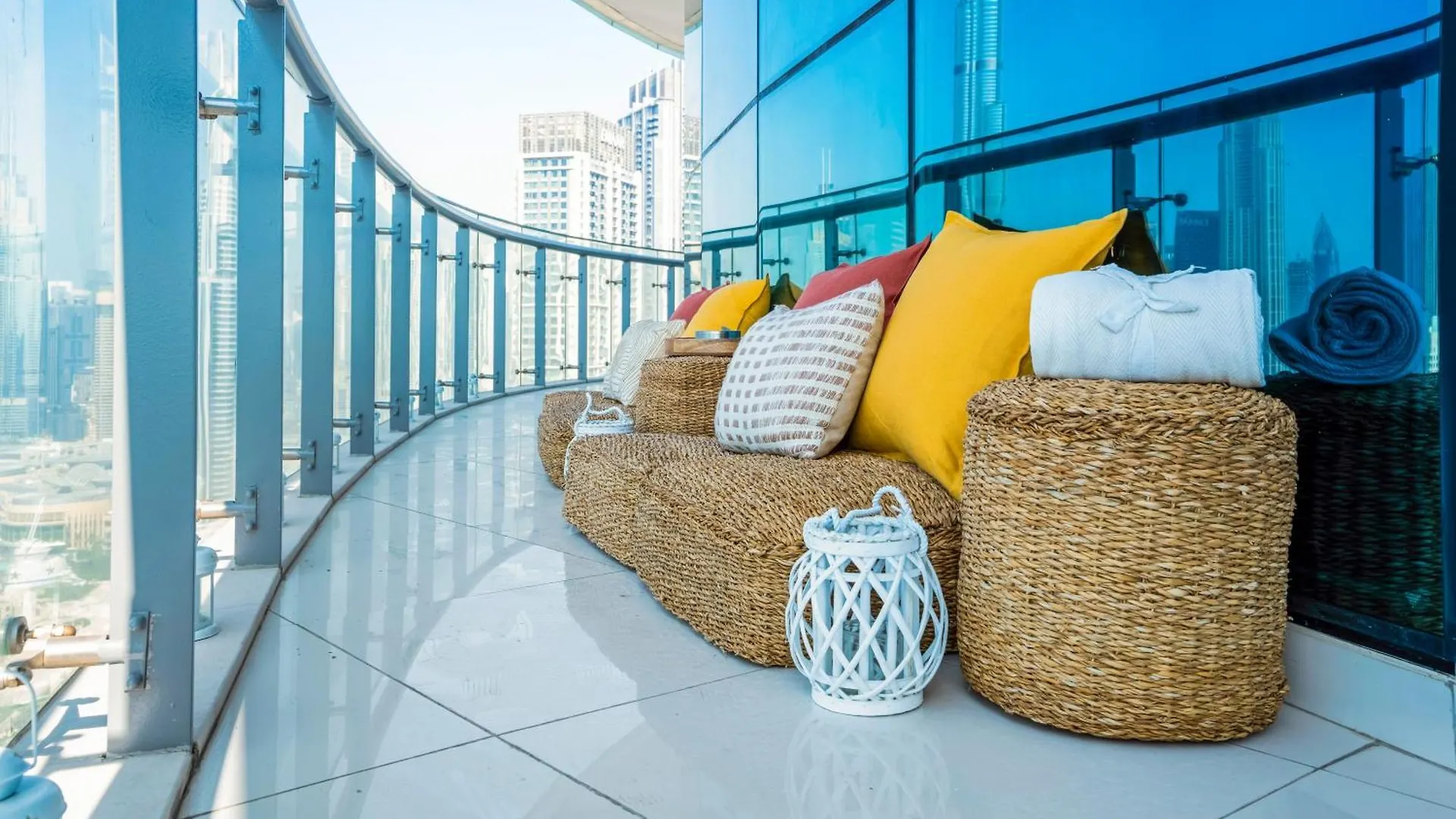 2 Bedrooms With Iconic Burj Khalifa Views Stay Dubai Apartment