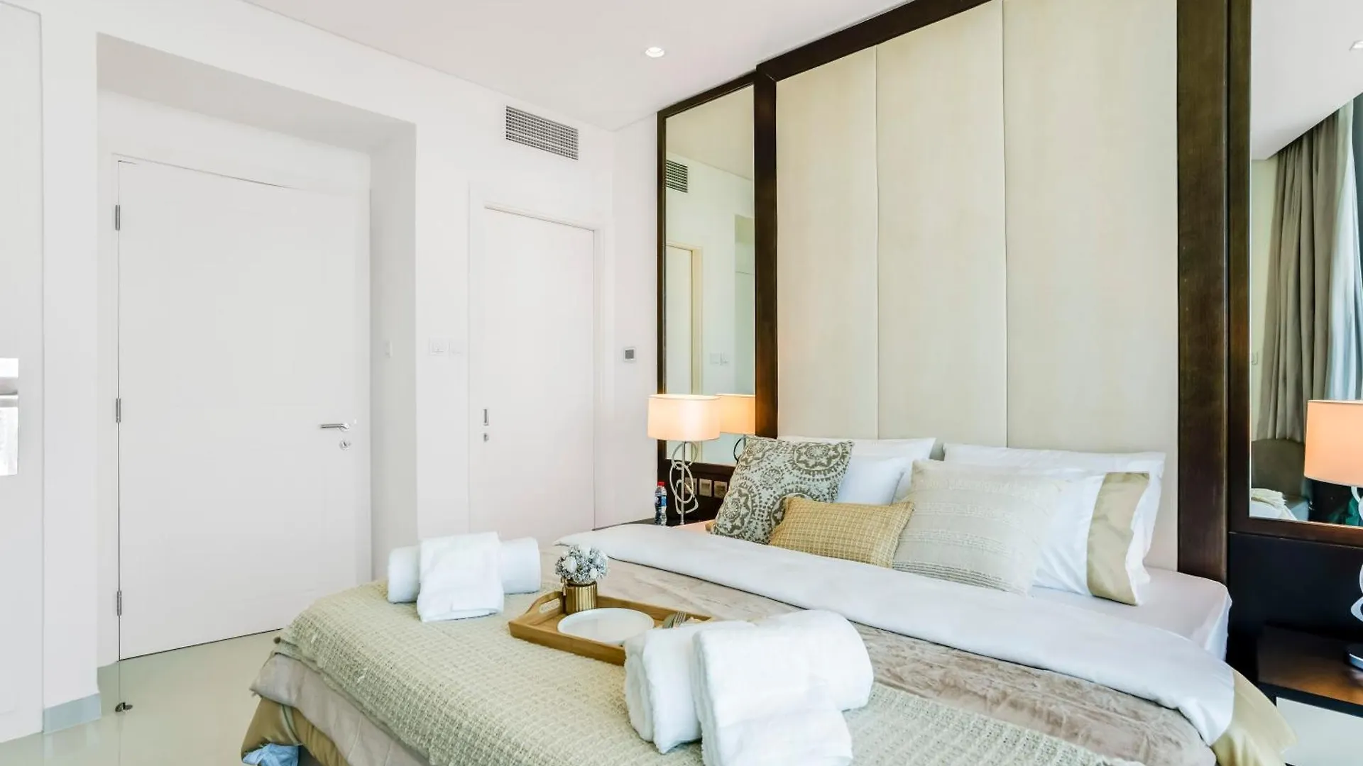 2 Bedrooms With Iconic Burj Khalifa Views Stay Dubai