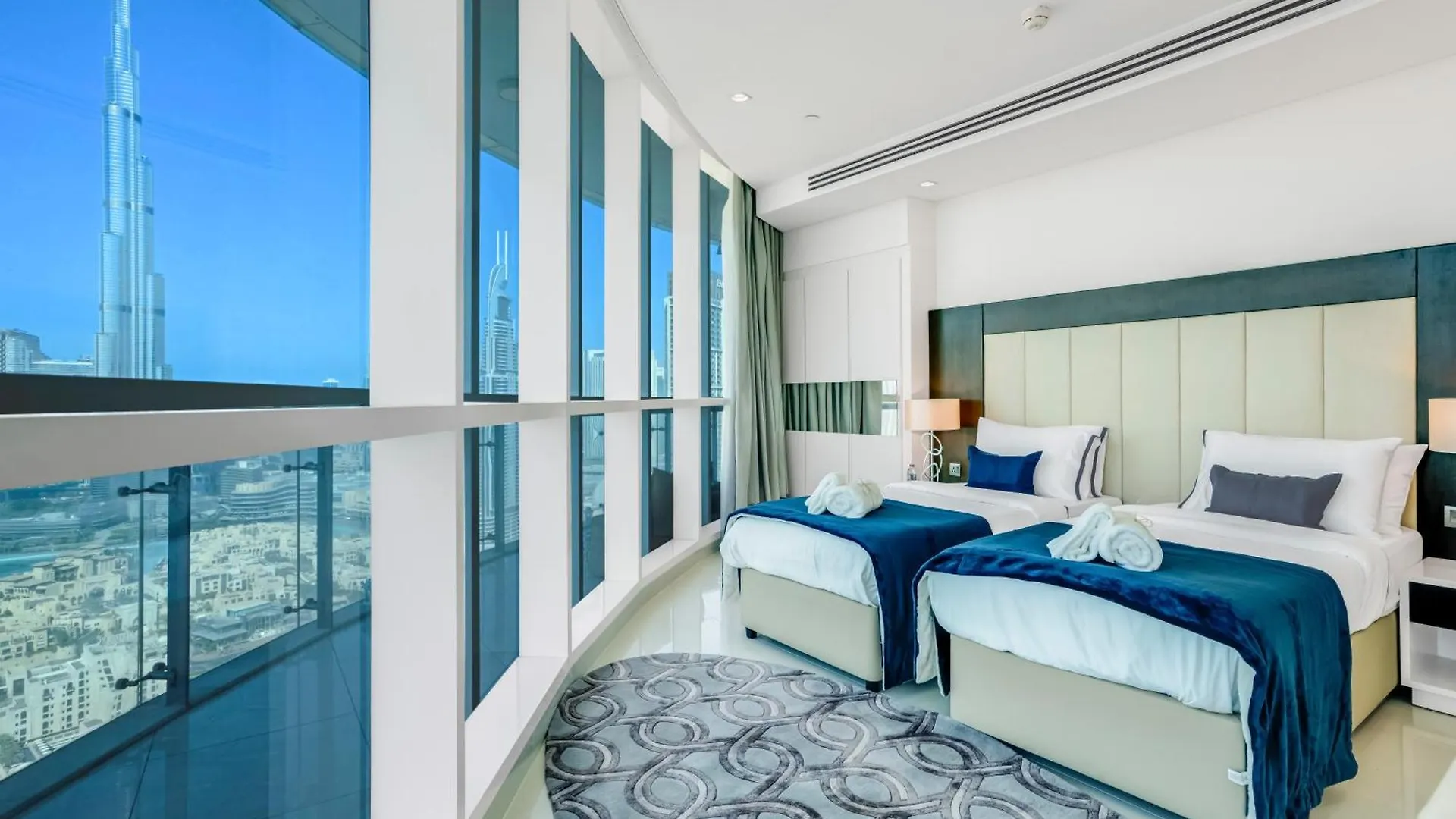 2 Bedrooms With Iconic Burj Khalifa Views Stay Dubai Apartment